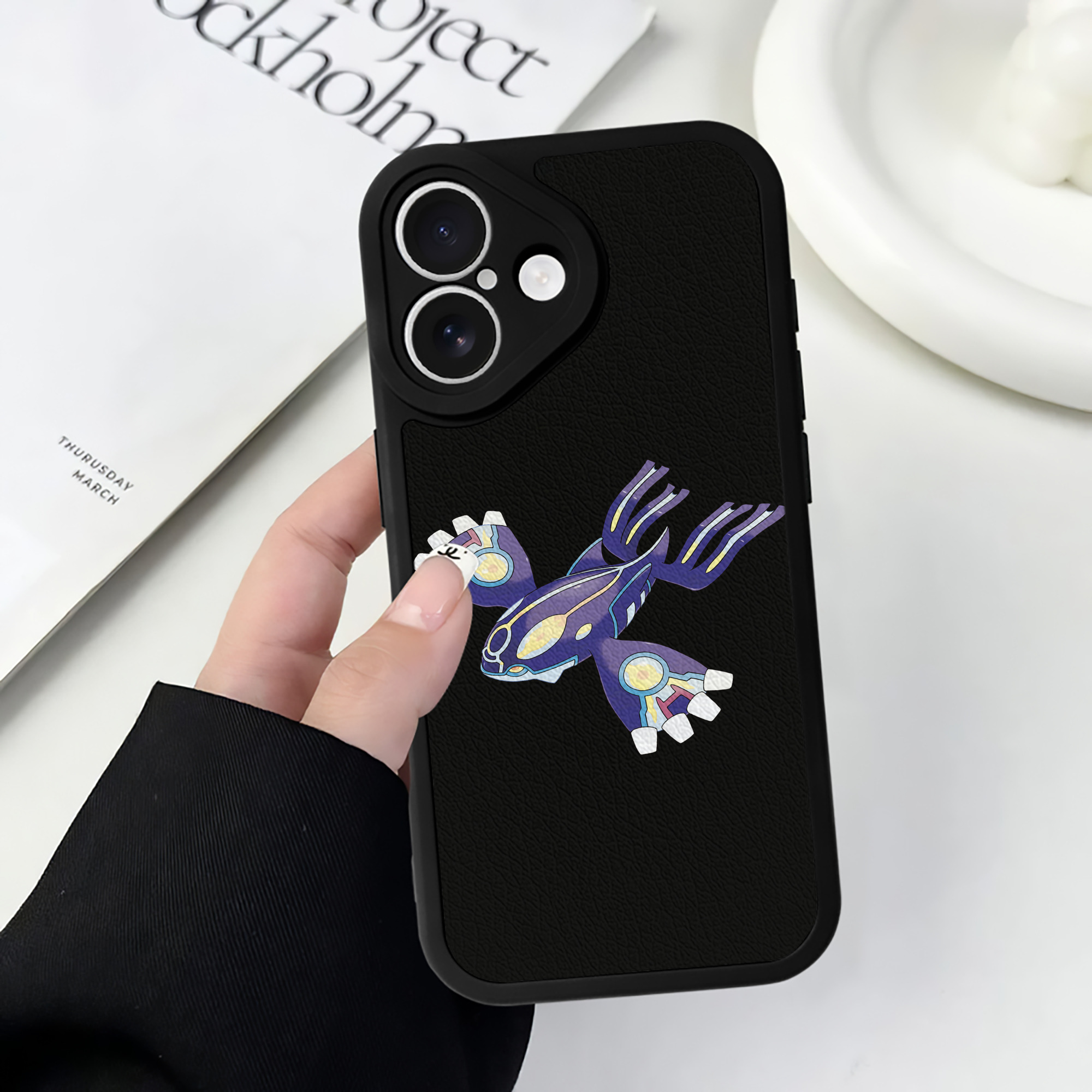 （画像用） ポケットモンスター Pokémon 【iPhone 16シリーズ対応】シリコンスマホケース（レザー調） 材質：シリコン